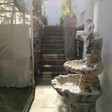 Gaestezimmer & Mayrhofer *