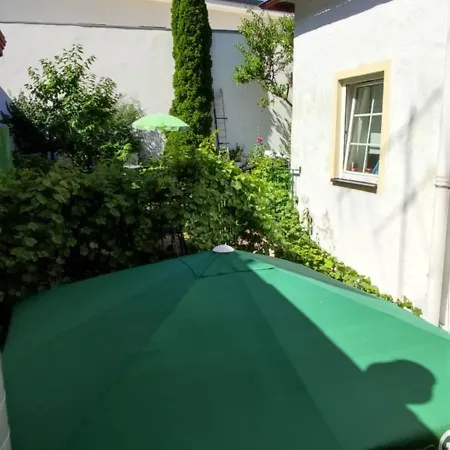 Gaestezimmer & Mayrhofer *