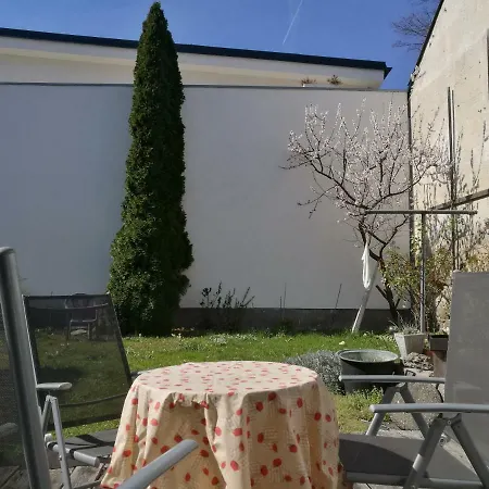 Gaestezimmer & Mayrhofer *